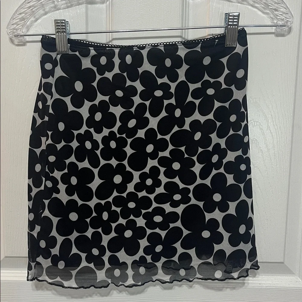 Divided Black and White Polka Dot Skirt - Picture 4 of 4